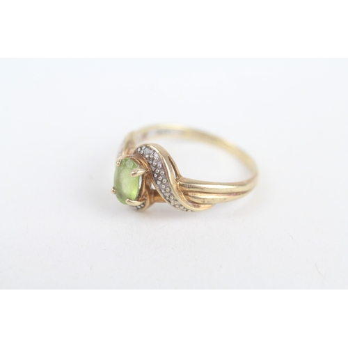 211 - 9ct gold peridot single stone ring with diamond frame