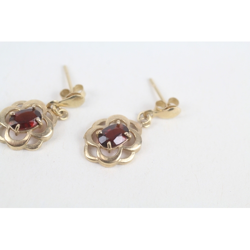 216 - 9ct gold garnet drop earrings