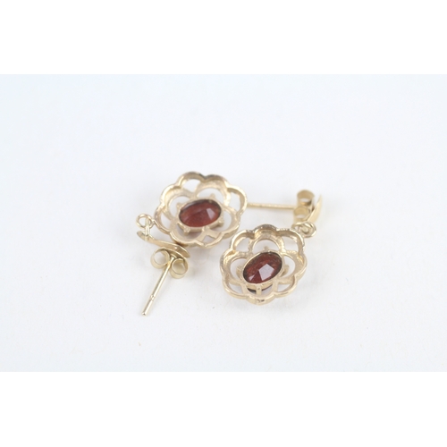 216 - 9ct gold garnet drop earrings