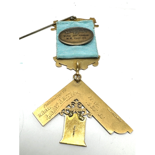 237 - 9ct gold masonic jewel surtees lodge No4593 weight 32g