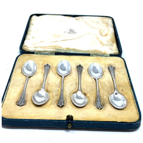 35 - Boxed set of 6 silver tea spoons