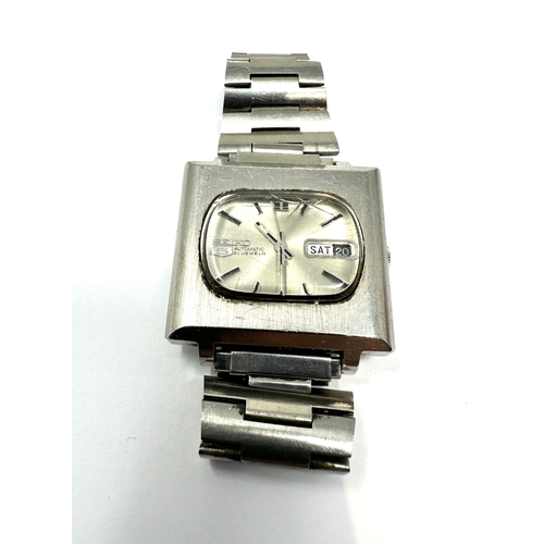 399 - Vintage Seiko 5 TV Automatic 6119-5400- 21J Day/Date Wristwatch the watch is ticking crack to class