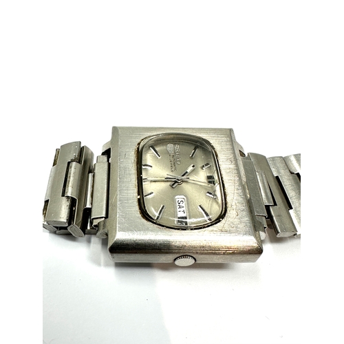 399 - Vintage Seiko 5 TV Automatic 6119-5400- 21J Day/Date Wristwatch the watch is ticking crack to class