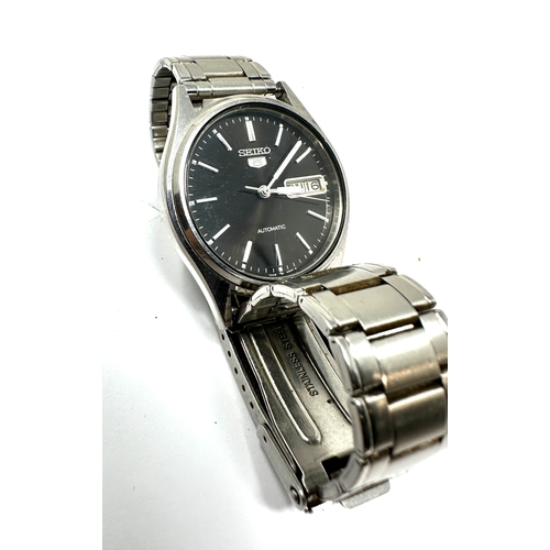 408 - Vintage Seiko 5 Automatic Day & Date 7009 -3100 the watch is ticking black dial