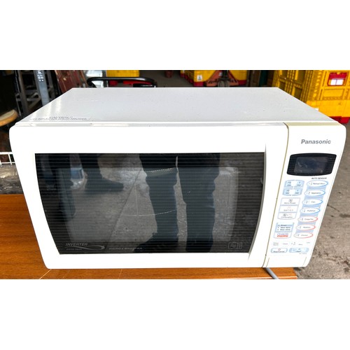 352 - Panasonic inverta 900w oven/ microwave