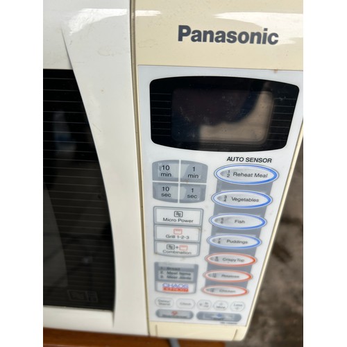 352 - Panasonic inverta 900w oven/ microwave