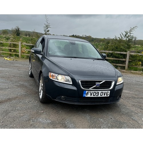 100A - Grey Volvo S40 SE D car, engine size 1560 CC, diesel, MOT until October 24. Car needs a software upd... 