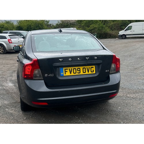 100A - Grey Volvo S40 SE D car, engine size 1560 CC, diesel, MOT until October 24. Car needs a software upd... 