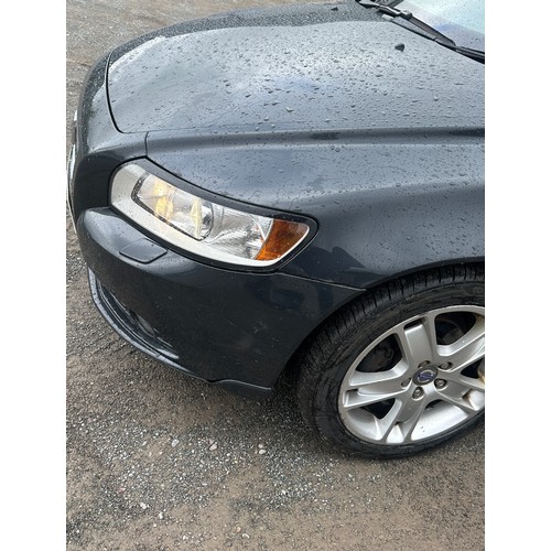 100A - Grey Volvo S40 SE D car, engine size 1560 CC, diesel, MOT until October 24. Car needs a software upd... 