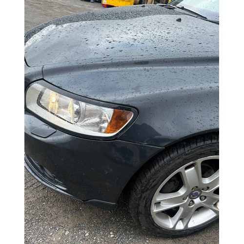 100A - Grey Volvo S40 SE D car, engine size 1560 CC, diesel, MOT until October 24. Car needs a software upd... 