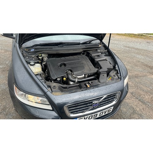 100A - Grey Volvo S40 SE D car, engine size 1560 CC, diesel, MOT until October 24. Car needs a software upd... 