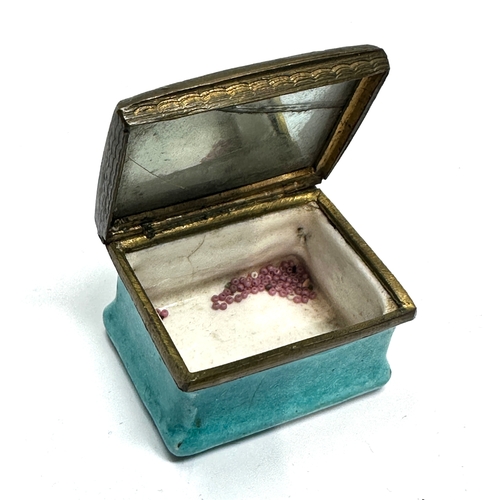 565 - Antique  A Friends Gift Bilston Enamel Trinket Box, Pill Box, Circa 1790 age related wear