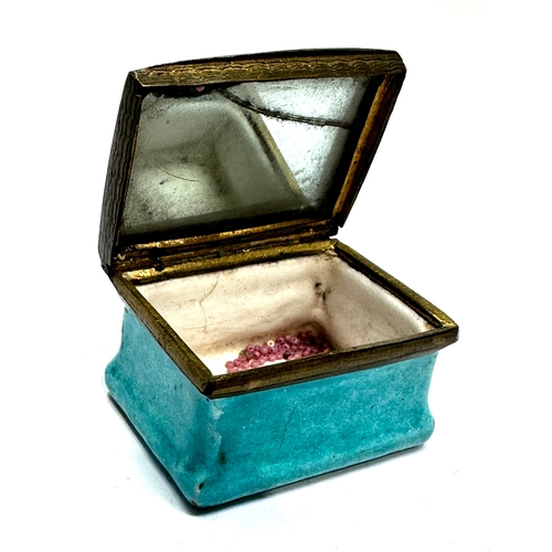 565 - Antique  A Friends Gift Bilston Enamel Trinket Box, Pill Box, Circa 1790 age related wear