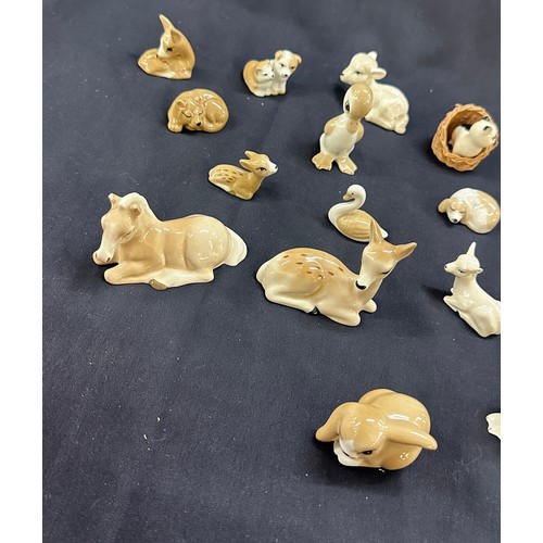 27 - Selection vintage Szeiler animal figures to include lambs, deer, cats, dog, horse, duck etc