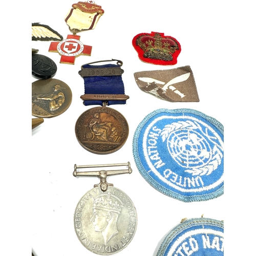 473 - selection of military items inc bullet lighter cap badges buttons patches etc