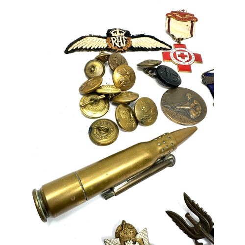 473 - selection of military items inc bullet lighter cap badges buttons patches etc