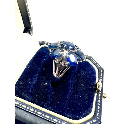 95 - 9ct white gold sapphire ring weight 5.6g