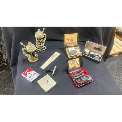 79 - Selection of vintage collectable items to include razors, tankards etc