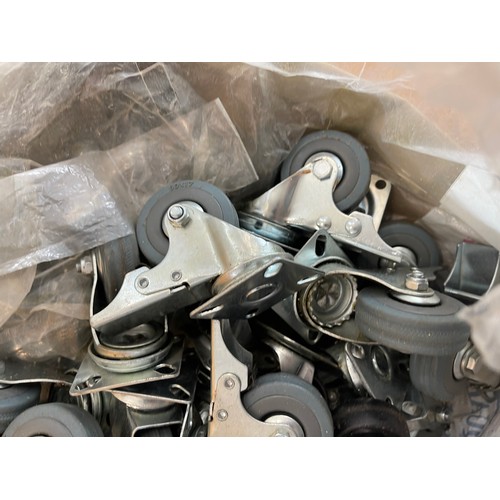 53 - Selection of assorted casters