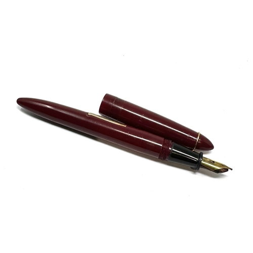 439 - 18ct gold nib queensway fountain pen