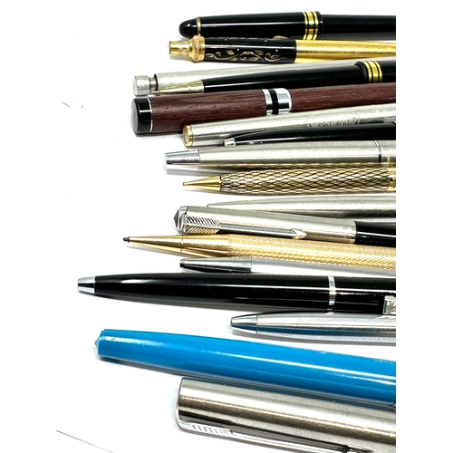 452 - large selection of vintage & later ballpoint pens etc