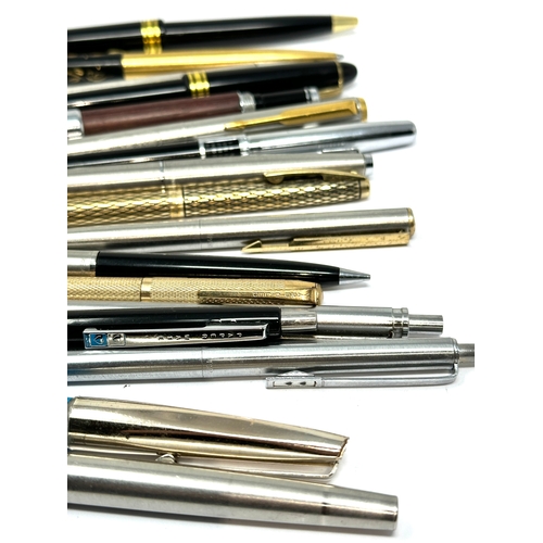 452 - large selection of vintage & later ballpoint pens etc