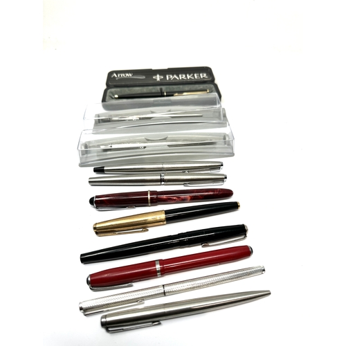 453 - selection of vintage & later fountain pens and penns etc including parker some boxed