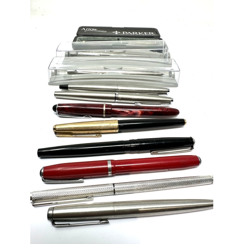 453 - selection of vintage & later fountain pens and penns etc including parker some boxed