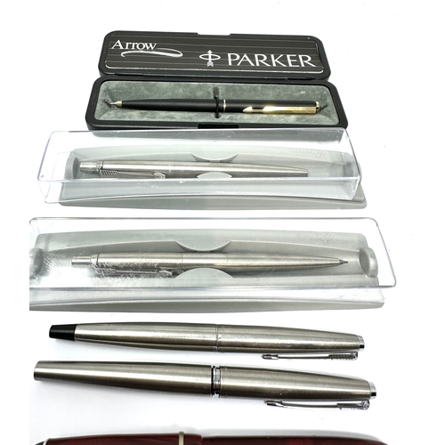 453 - selection of vintage & later fountain pens and penns etc including parker some boxed