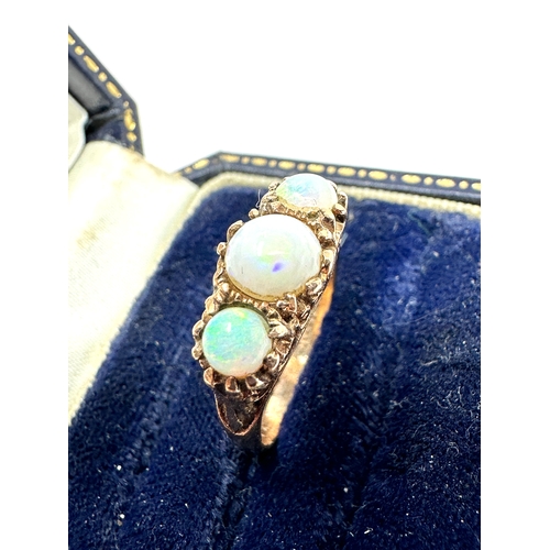 91 - 9ct gold opal ring weight 4g