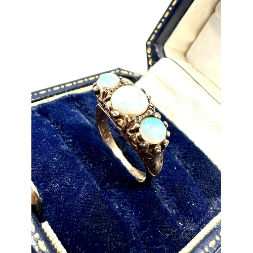 91 - 9ct gold opal ring weight 4g