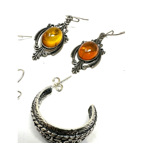 261 - selection of vintage silver earrings includes amber etc weight 32g