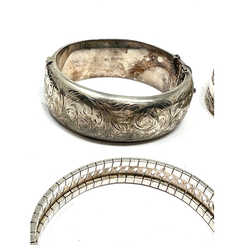 262 - Selection of 4 vintage silver bangles & bracelets weight 90g