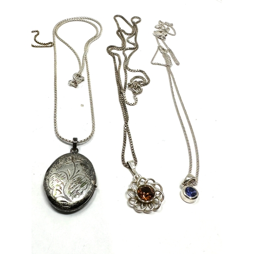 295 - selection of silver pendant necklaces weight 32g