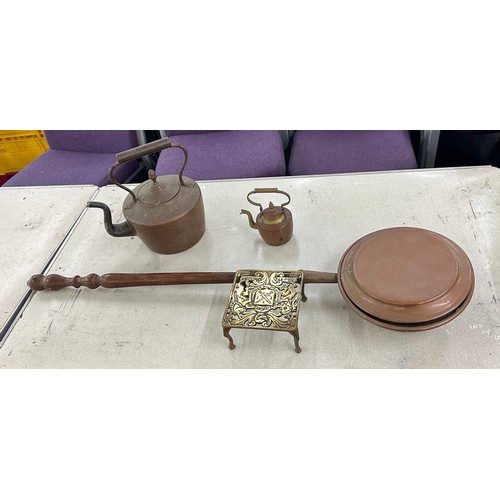265 - Selection of metalware to include warming pan, miniature copper kettle, large copper kettle and triv... 