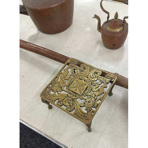 265 - Selection of metalware to include warming pan, miniature copper kettle, large copper kettle and triv... 