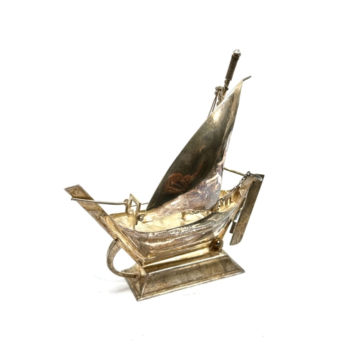 18 - Vintage chinese junk boat hallmarked 925 measures approx 12cm wide height 13cm weight 85g