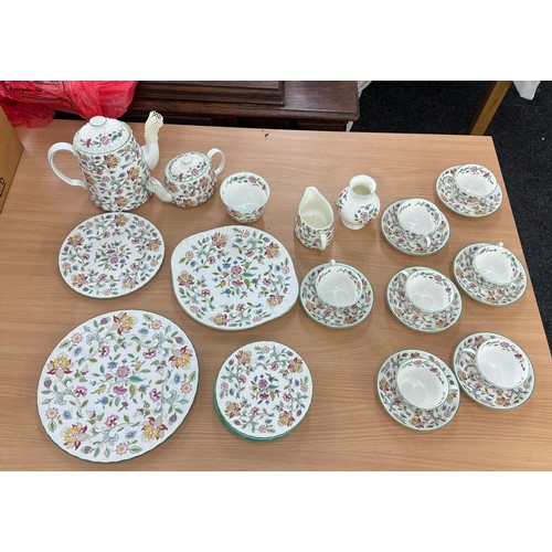 580 - Selection of Minton china to include tea pot, cups, saucers etc