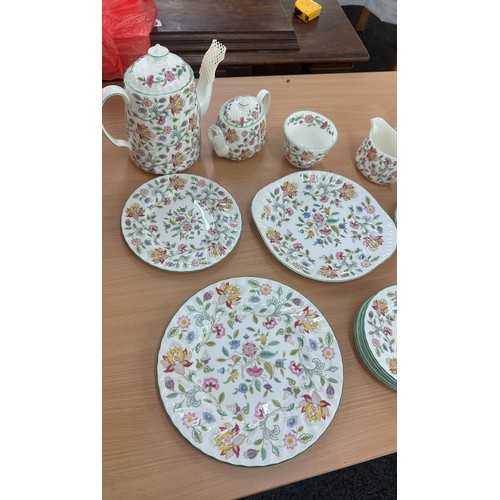 580 - Selection of Minton china to include tea pot, cups, saucers etc