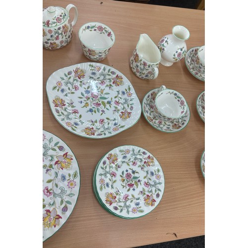 580 - Selection of Minton china to include tea pot, cups, saucers etc