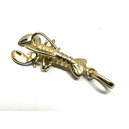 143 - 14ct gold lobster pendant weight 1.9g