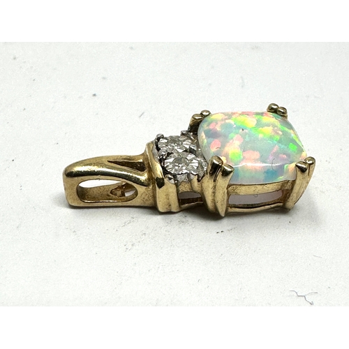 146 - 10ct gold opal & diamond pendant weight 1g