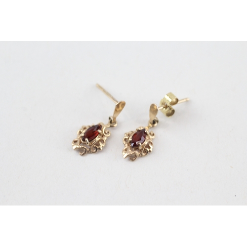 222 - 9ct gold garnet drop earrings (0.7g)