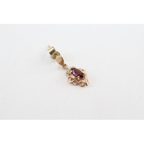 222 - 9ct gold garnet drop earrings (0.7g)