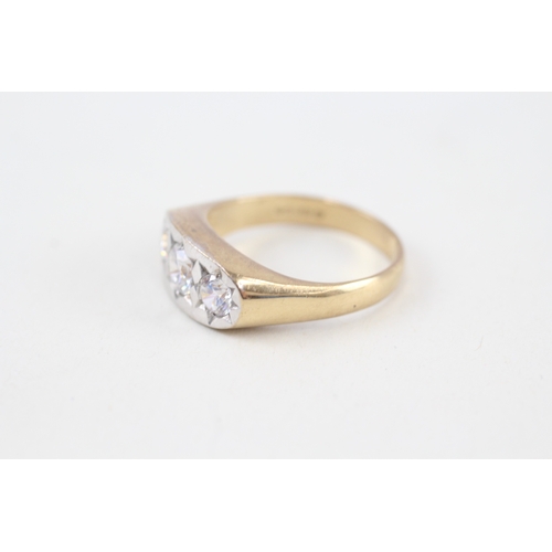 225 - 9ct gold cubic zirconia three stone ring (7.3g)