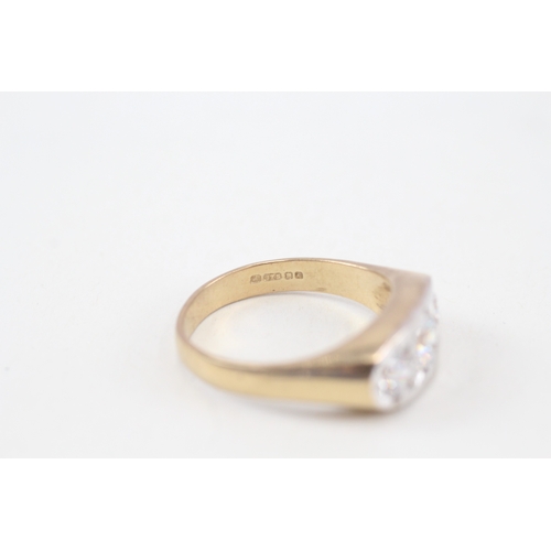 225 - 9ct gold cubic zirconia three stone ring (7.3g)