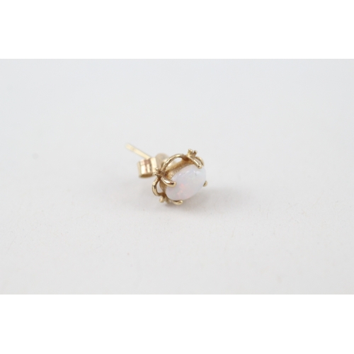 229 - 9ct gold white gemstone stud earrings (0.8g)