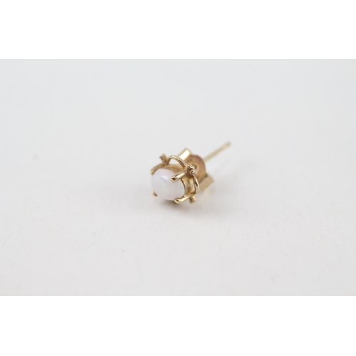 229 - 9ct gold white gemstone stud earrings (0.8g)