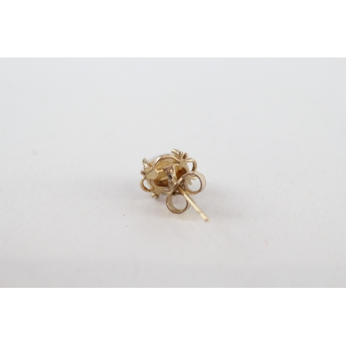 229 - 9ct gold white gemstone stud earrings (0.8g)