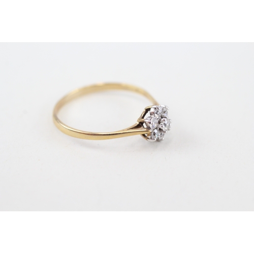 233 - 9ct gold cubic zirconia cluster ring (1.2g)